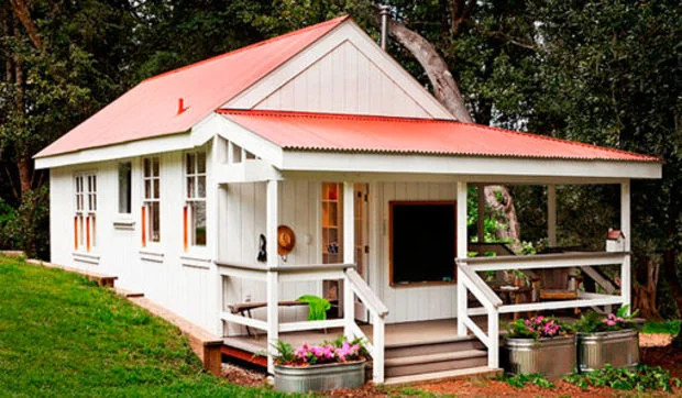 Una casita de campo en un campamento de verano