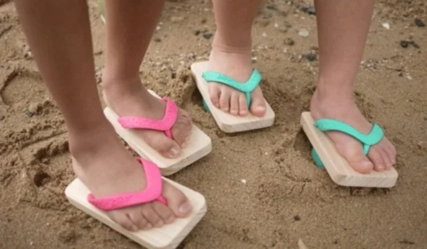 Chanclas con huellas de animales