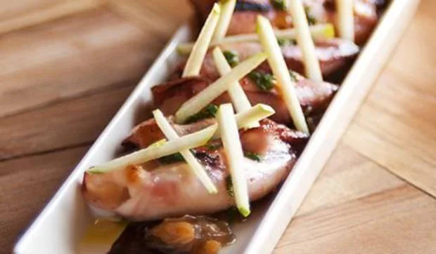 Chipirones a la plancha con manzana