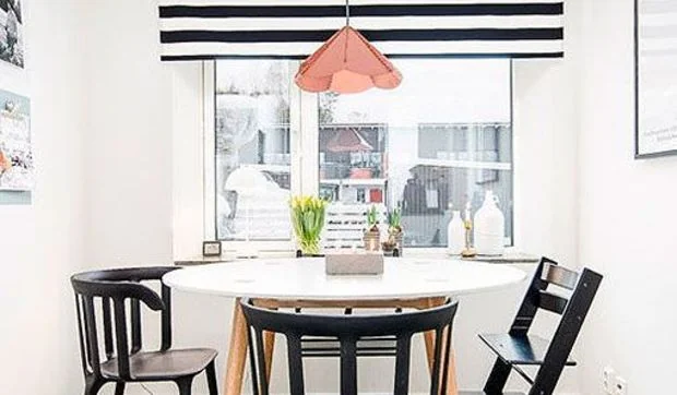 Cocina con comedor de diario y abierta al salón