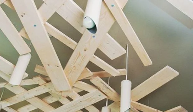 Cómo decorar el techo con tablones de madera