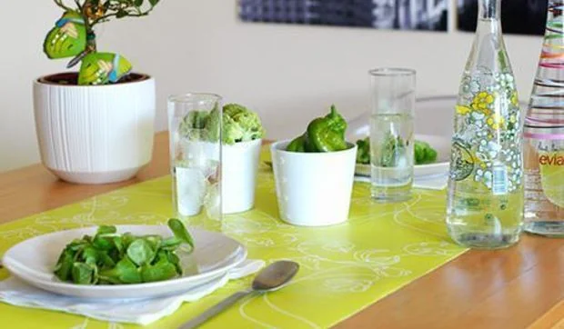 Cómo hacer un camino de mesa en un trix