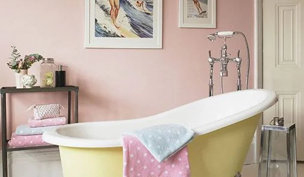 Cuarto de baño de estilo retro