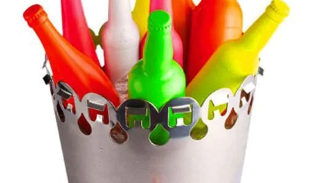 Cubitera con abridores incorporados