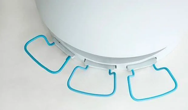 Cubo de basura con tres compartimentos para separar los residuos