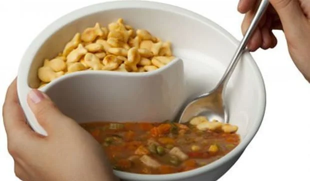 Cuenco para sopa y galletas