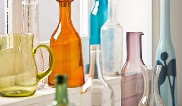 Decorar con botellas, platos y tazas