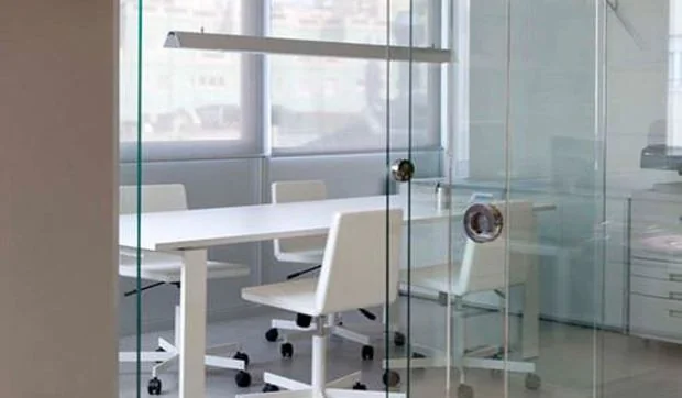 Decorar una oficina en blanco