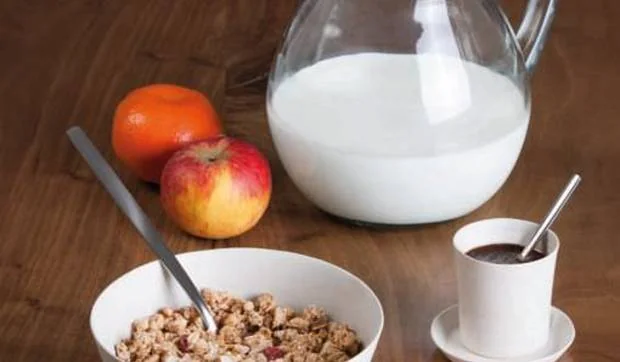 Desayuno con vajilla de bambú