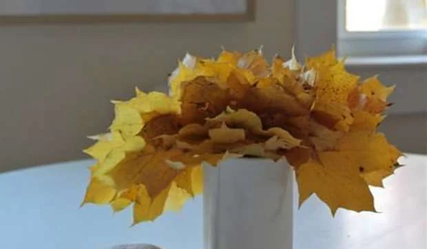 Decorar con hojas secas