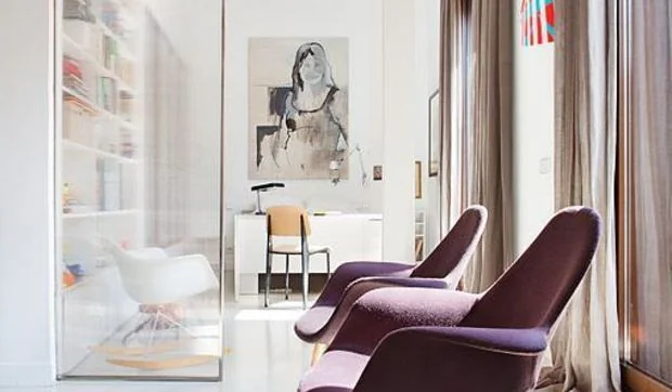 Dormitorio con baño y vestidor