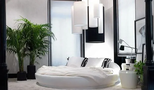 Dormitorio con cama redonda