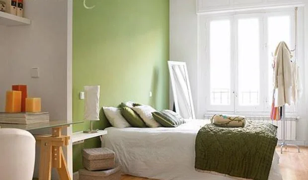 Dormitorio juvenil con zona de estudio y lectura