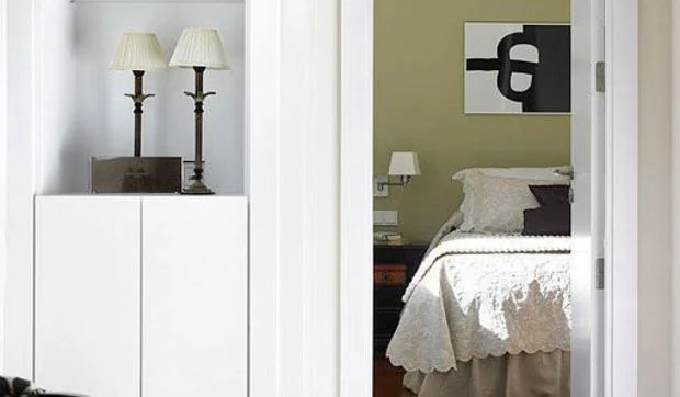 Dormitorio de estilo clásico renovado