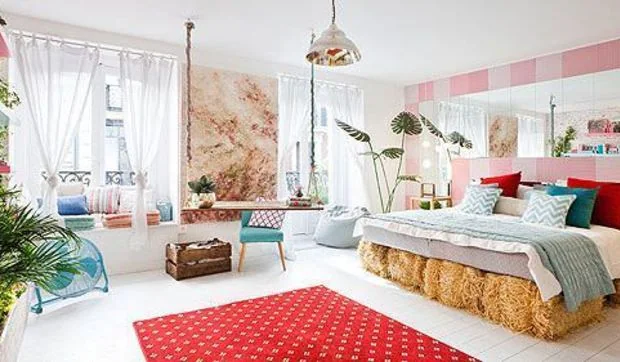 Dormitorio femenino en suaves tonos pastel matizados con blanco