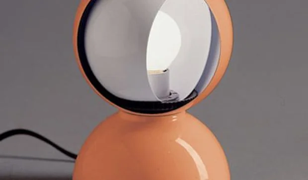 Eclisse, una lámpara de Vico Magistretti inspirada en los eclipses