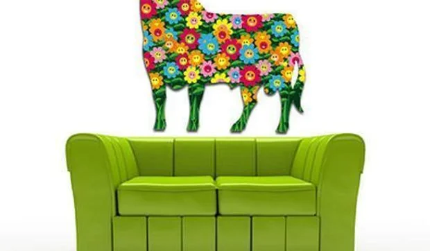 El toro de Osborne se mete en casa