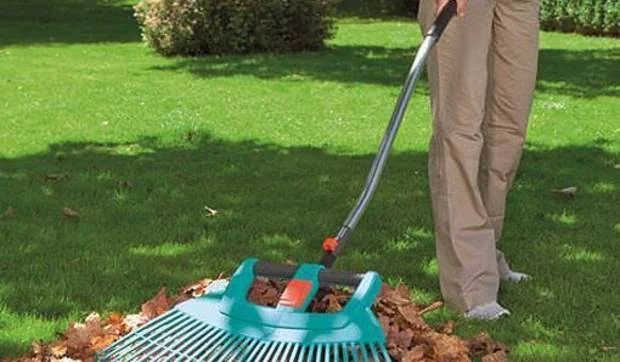Escoba gigante para el cuidado del jardín