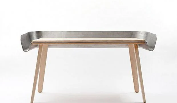 Escritorio diseñado por Tomas Kral