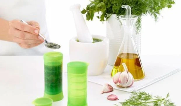 Hierbas siempre frescas y listas para cocinar con Herbstick de Lékué