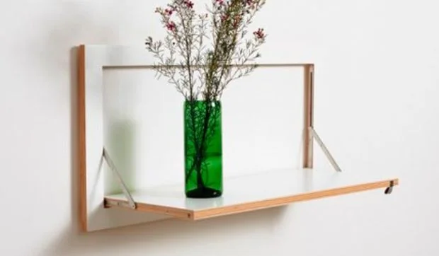 Estantería minimalista con muchas aplicaciones