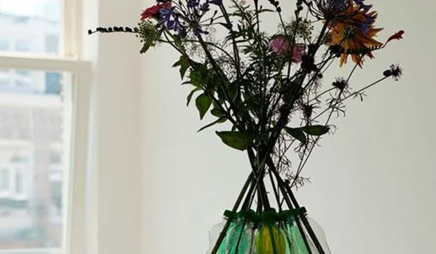 Florero de botellas de plástico