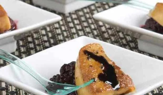 Foie a la plancha con salteado de frutos rojos