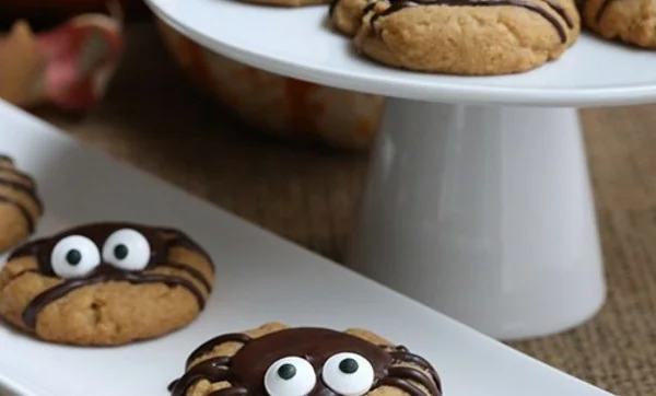 Galletas de mantequilla con arañas de chocolate