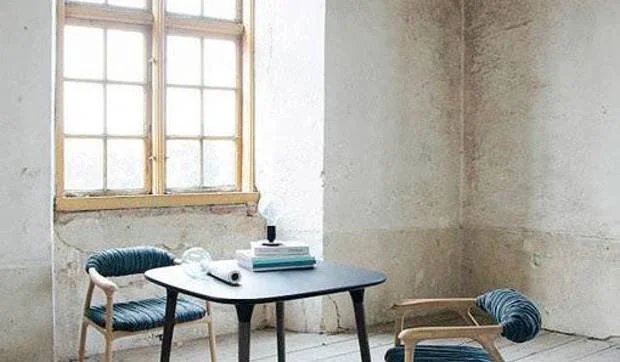 Haptic, un elegante sillón en madera de roble y cuerda diseñado por Trine Kjaer