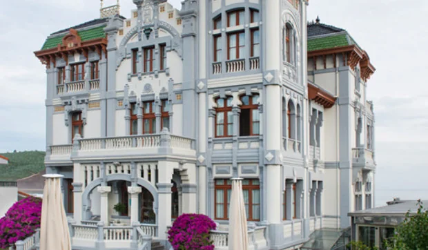 Hotel Villa Rosario, en la playa de Ribadesella (Asturias)