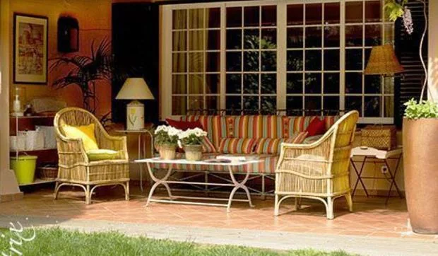 Jardín con porche y zona de comedor