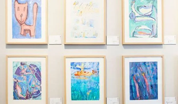 Javier Atela convierte los dibujos infantiles en verdaderas obras de arte