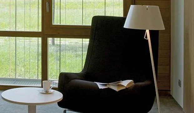 Lámpara Giro, lectura fácil en todos los ambientes