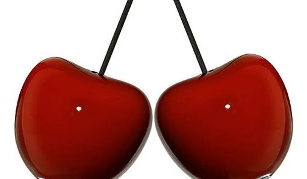 Lámparas de techo en racimos de cerezas, de la diseñadora Nika Zupanc