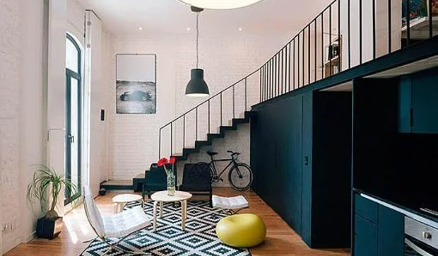 Loft en blanco y negro con entreplanta. ¡Gana metros útiles!