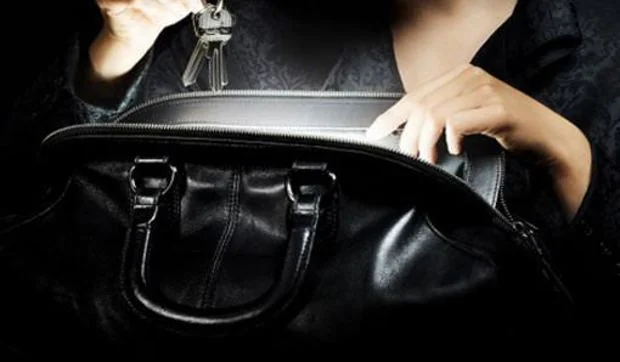 Luz dentro del bolso