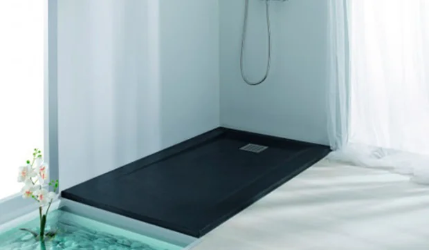 Mamparas y platos de ducha extraplanos para la bañera