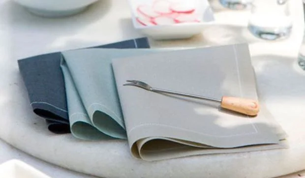 Manteles y servilletas en rollos precortados y listos para usar