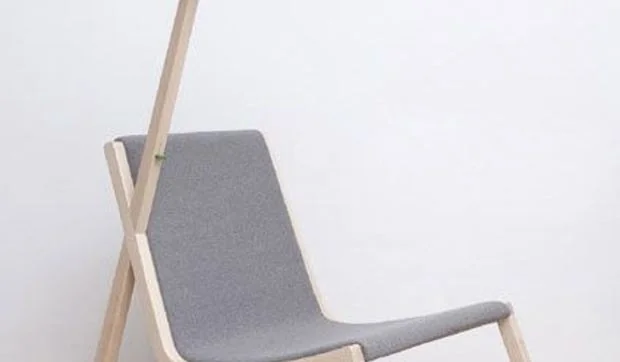 Mecedora con lámpara integrada