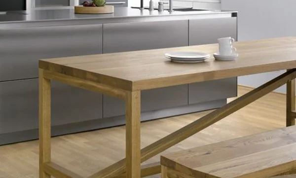 Mesa de madera para el comedor y la oficina