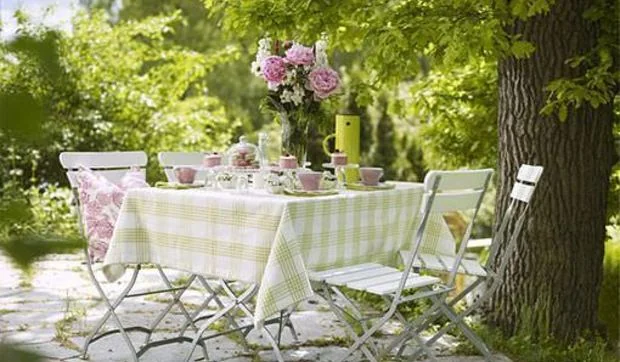 Mesa de verano en tonos pastel