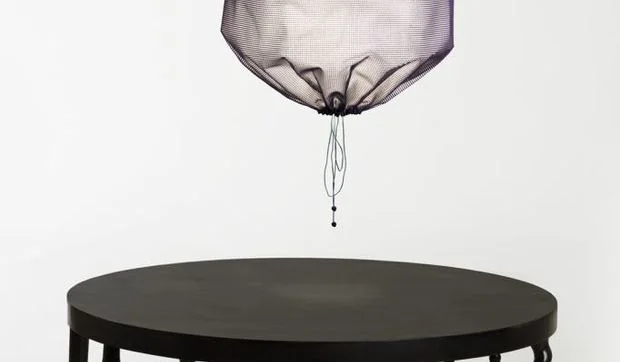 Mesa y lámpara de diseño con materiales reciclados 