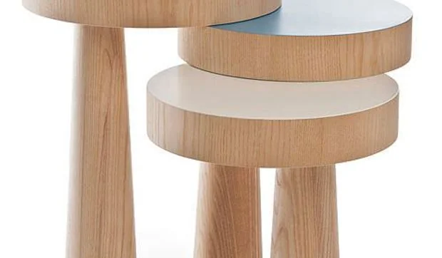 Una mesa de tres patas