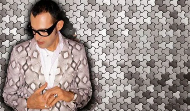 Mosaicos metálicos de Karim Rashid