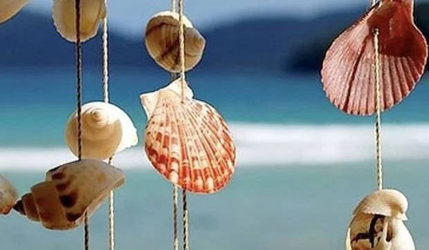 Móviles sonoros de conchas marinas