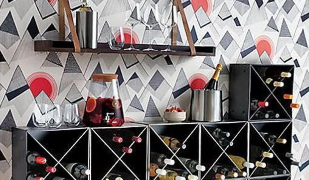 Muebles bar y botelleros para crear una zona de bar en la casa