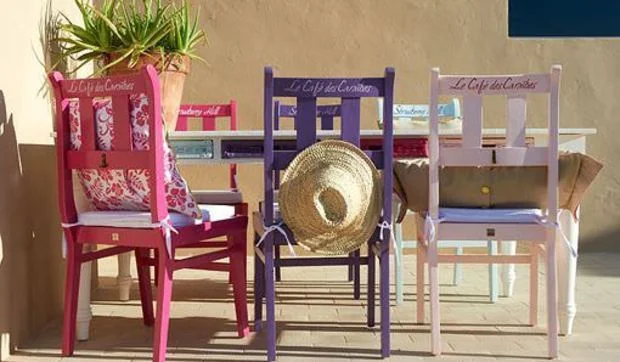 Muebles de colores vivos para el verano