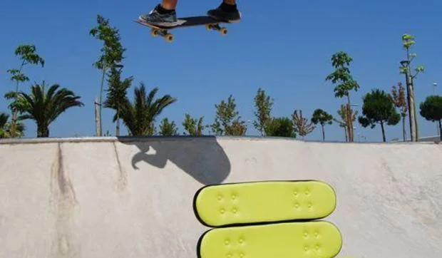 Muebles hechos con skateboards