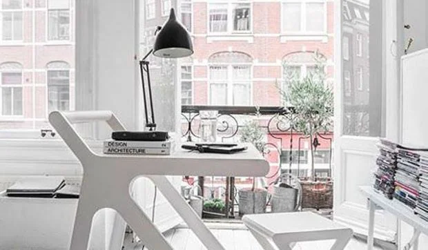 Muebles para niños: K Desk and X Stool diseñado por Rafa-kids