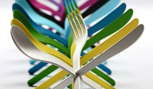 Cubiertos de plástico para mesas informales